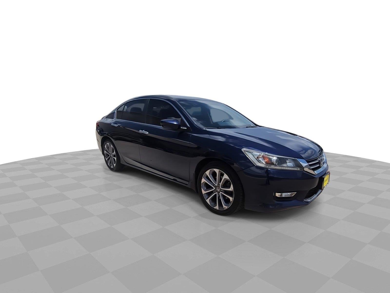 Used 2015  Honda Sport image 2