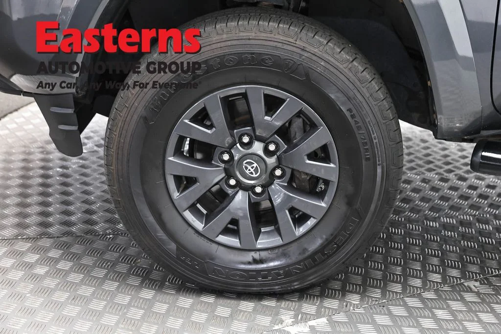Used 2020 Gray Toyota SR5 image 31