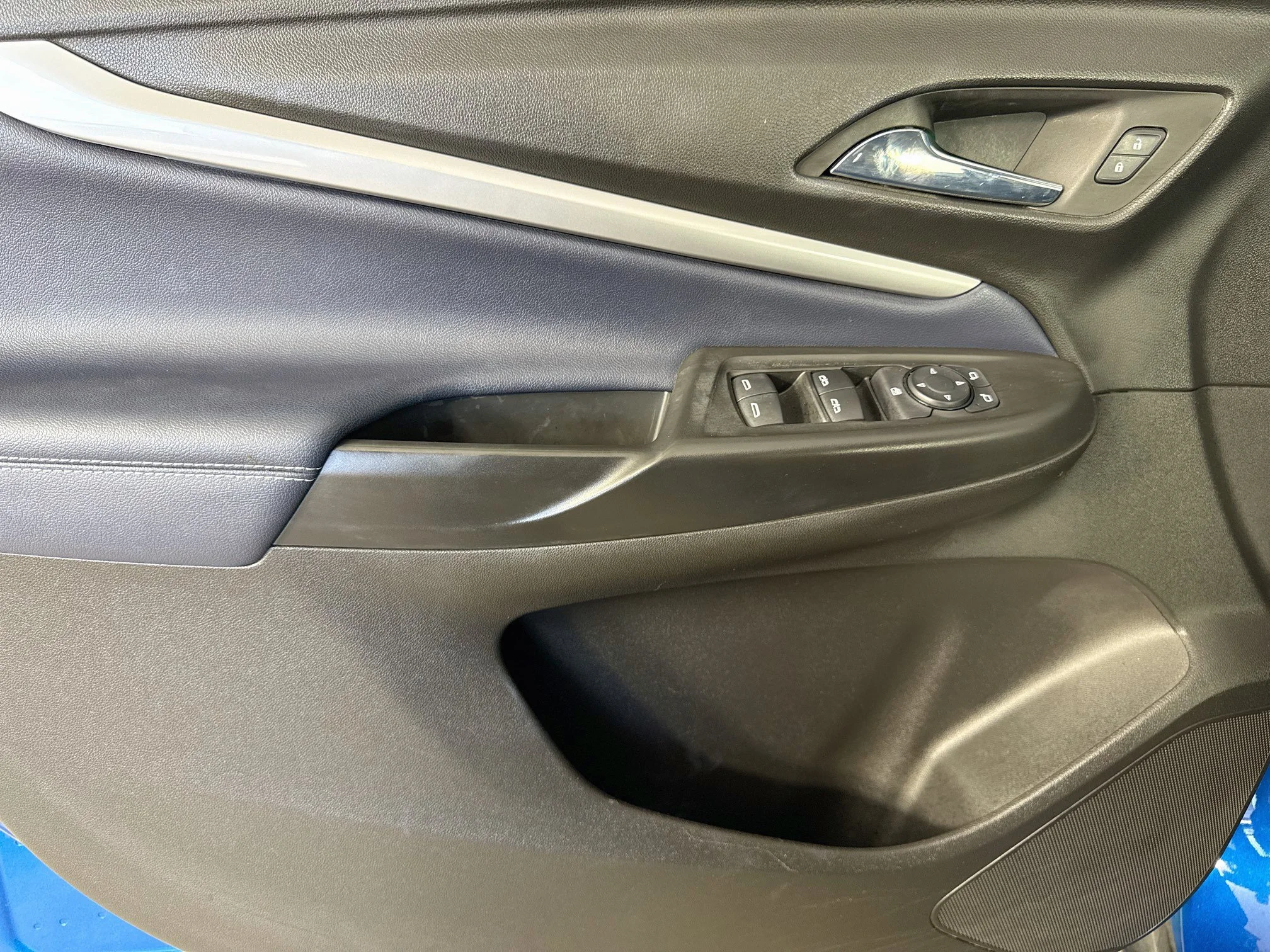 Used 2022 BRIGHT BLUE METALLIC Chevrolet LT image 19
