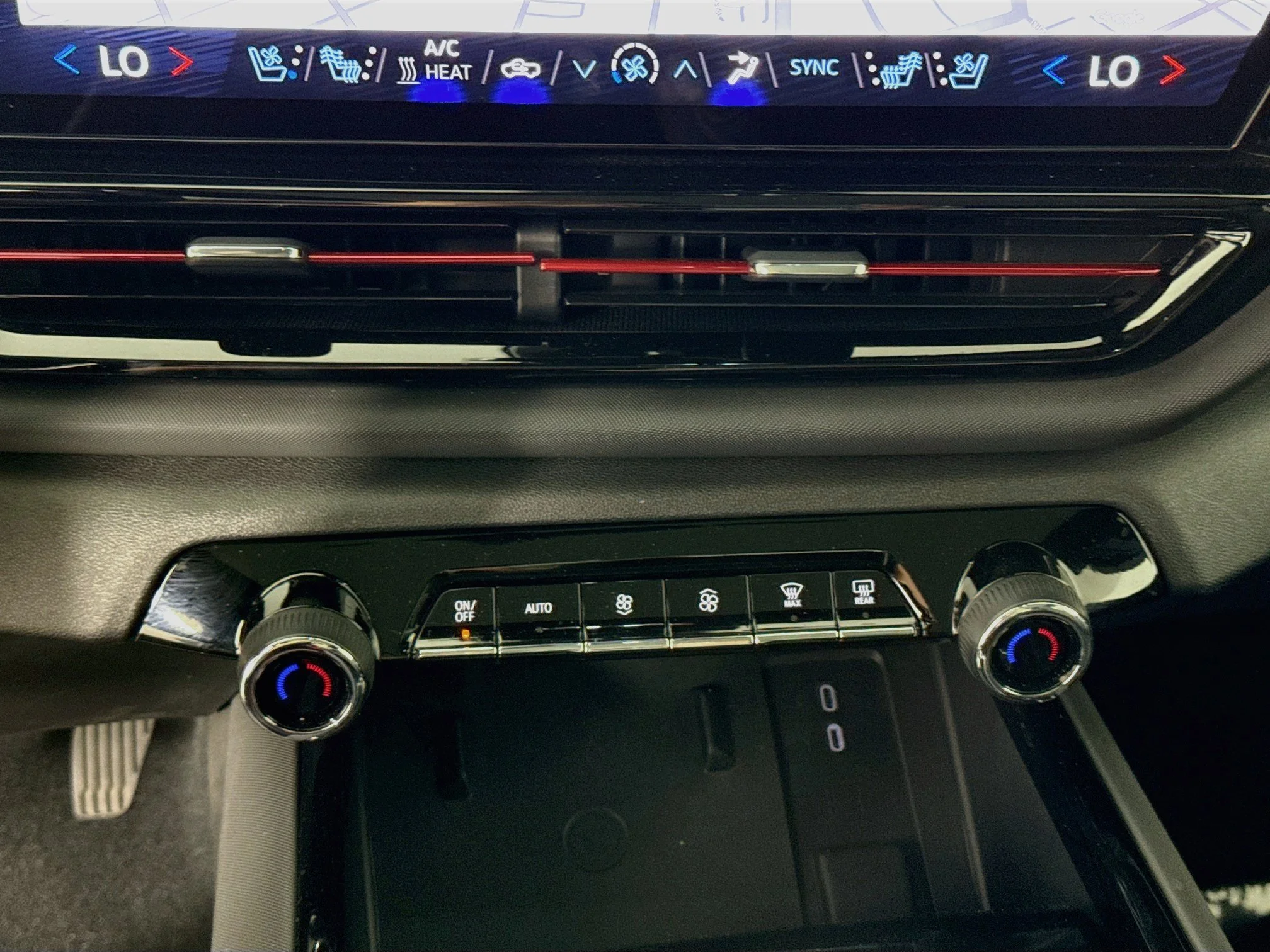Used 2024 Summit White Chevrolet RST image 18