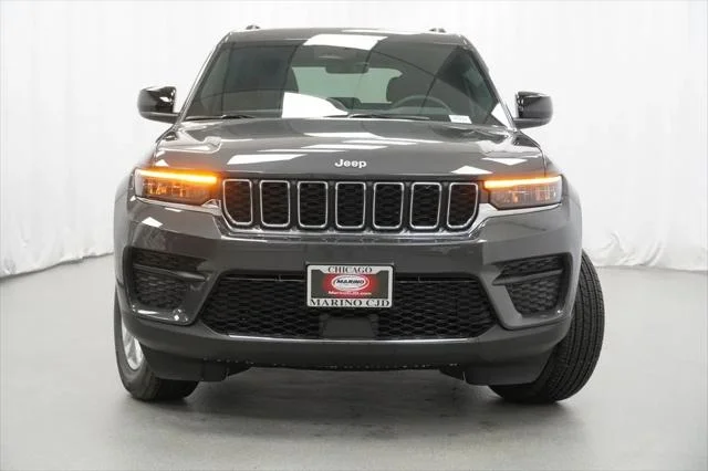 New 2026 Baltic Gray Metallic Clear-Coat Exterior Paint Jeep Laredo X image 7