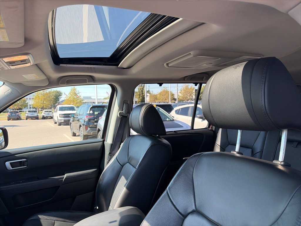 Used 2015  Honda Touring image 5