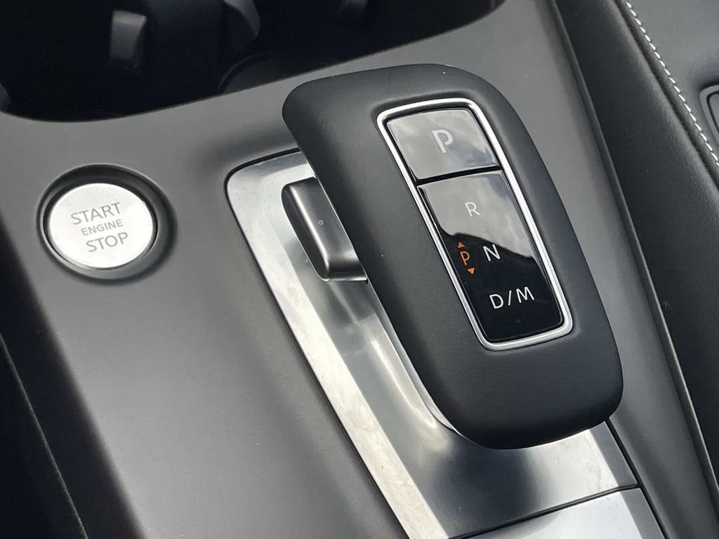 Certified Used 2025 Black INFINITI LUXE image 21