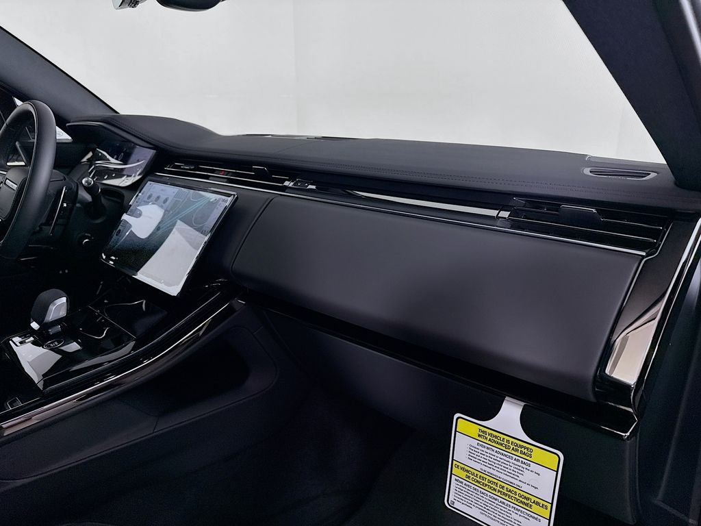 New 2026 Borasco Grey Land Rover Dynamic SE image 31