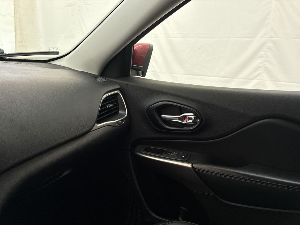 Used 2021 Red Jeep Latitude Lux image 20