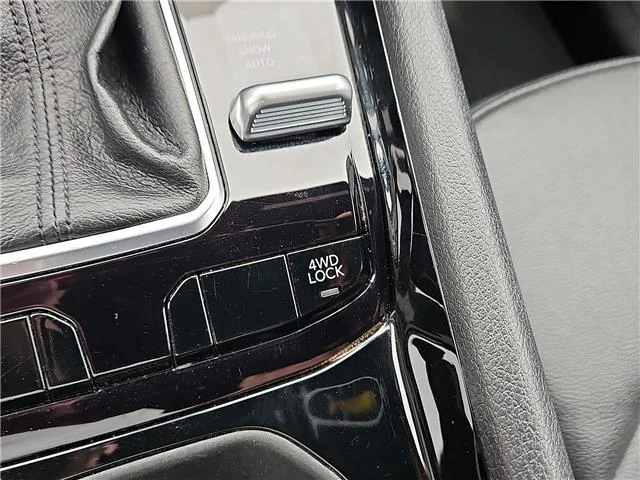 Used 2025 White Jeep Limited 4x4 image 13