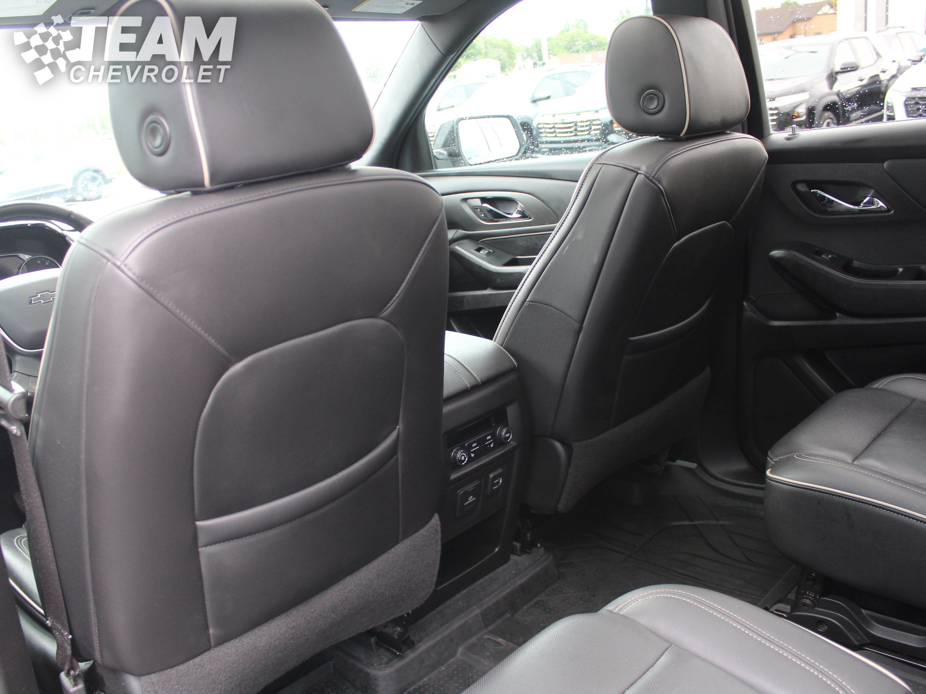 Used 2022 Iridescent Pearl Tricoat Chevrolet Premier image 25
