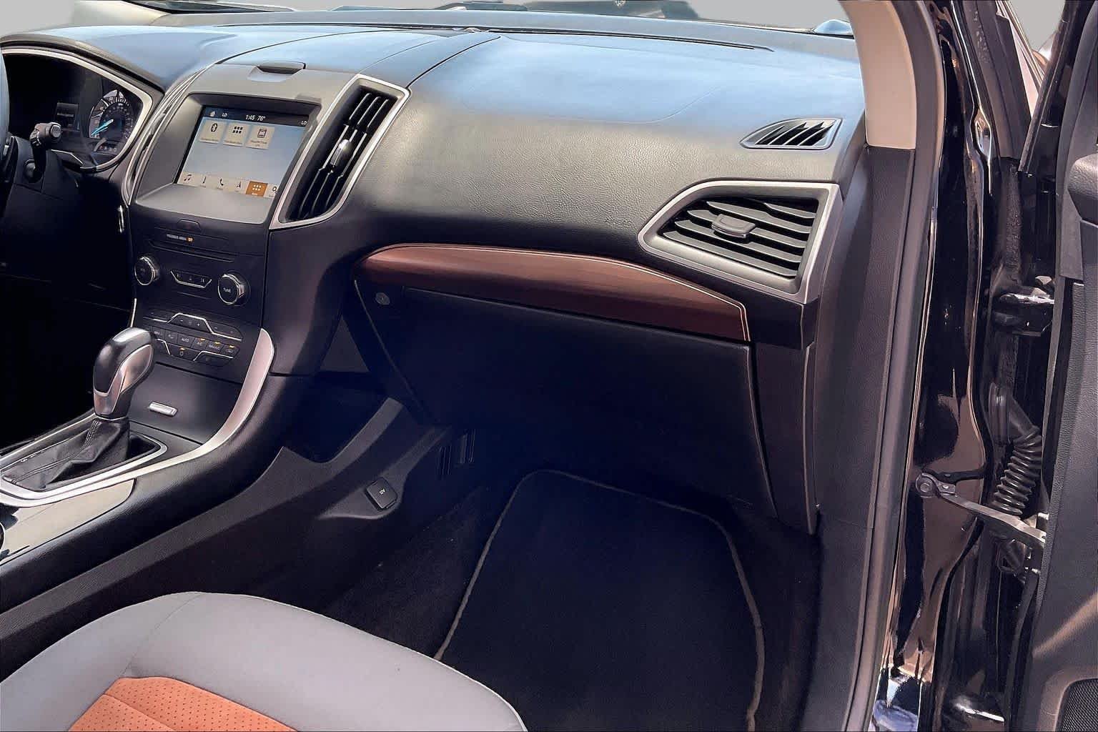 Used 2018 Shadow Black Ford SEL image 17