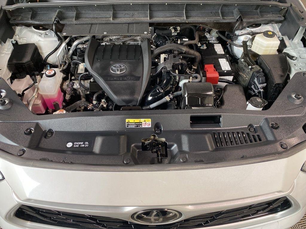 Used 2023 Pearl Toyota XLE image 19