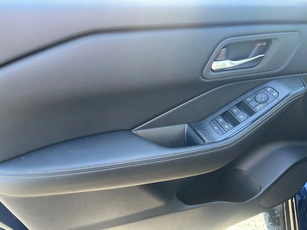 Used 2026 Deep Ocean Blue Pearl Nissan SV image 8