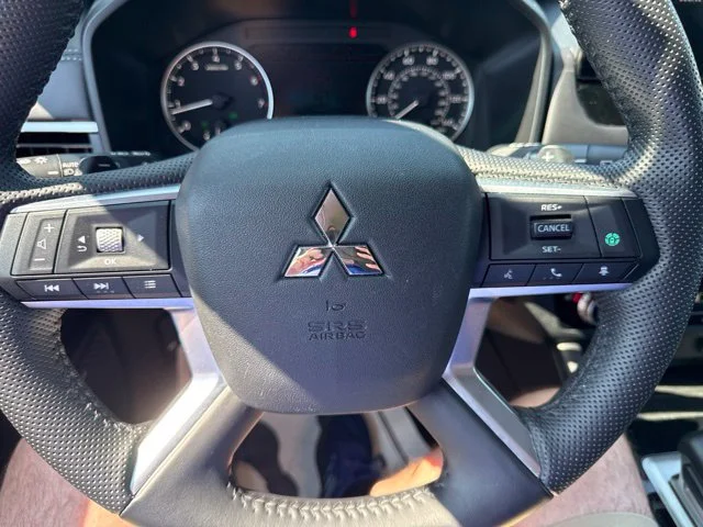 Used 2025  Mitsubishi  image 34