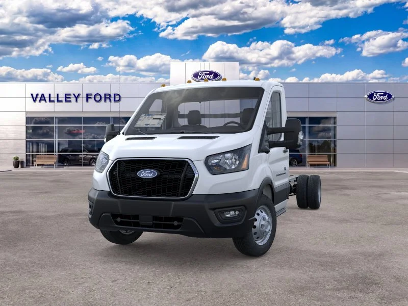 New 2026 Oxford White Ford Cutaway image 3