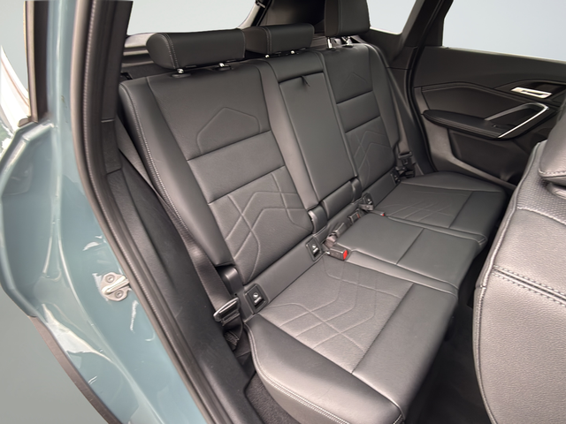 Used 2023 Green BMW xDrive28i image 25