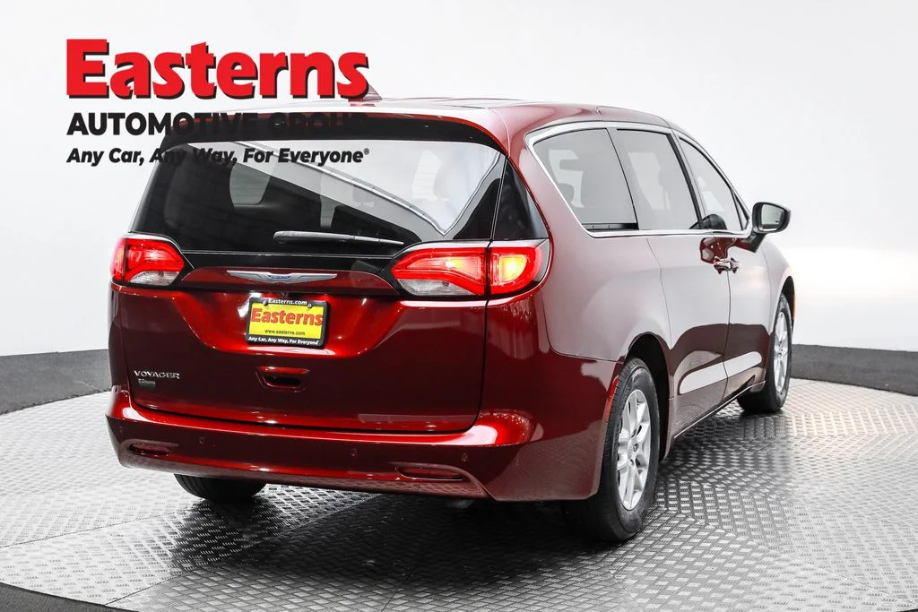 Used 2020 Red Chrysler LX image 5