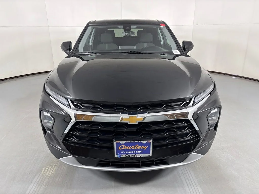 Used 2025 Black Chevrolet LT image 3