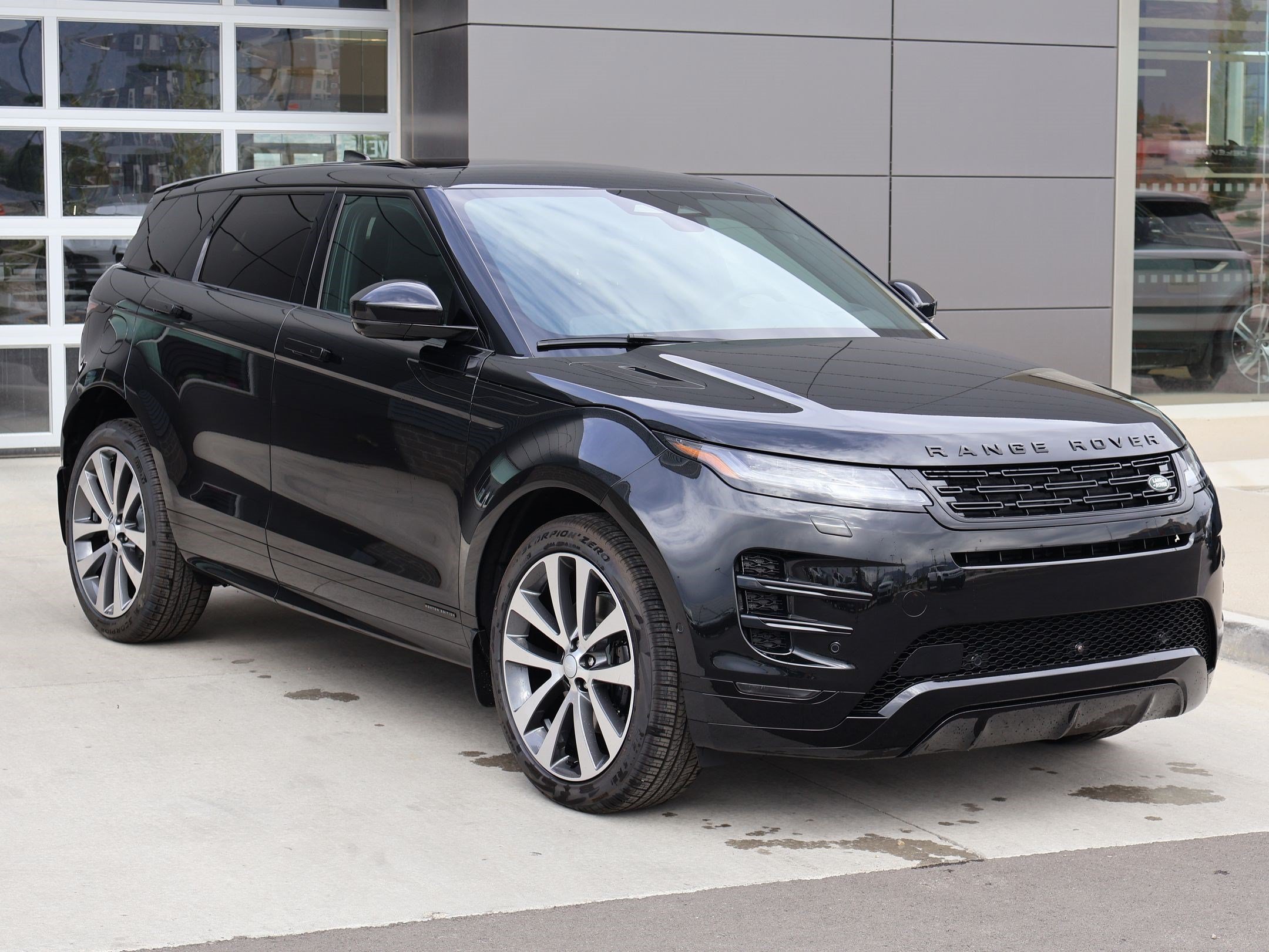 New 2026 Santorini Black LAND ROVER Hoxton Edition image 3