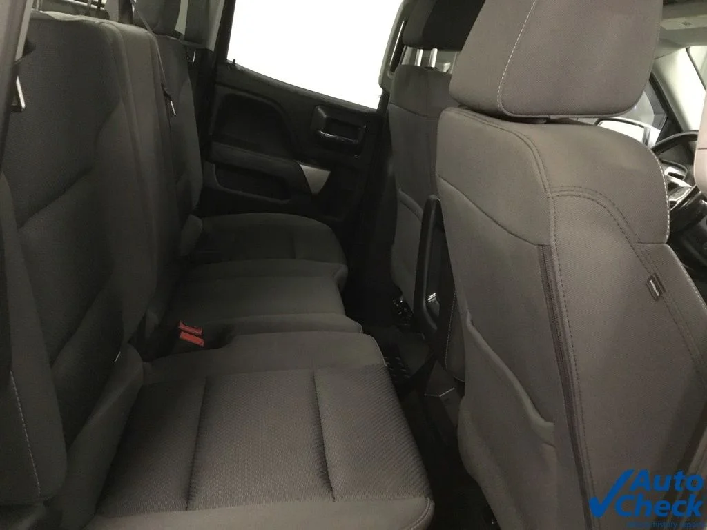 Used 2018 Silver Chevrolet LT image 37
