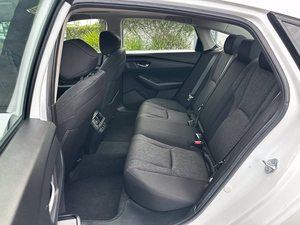Used 2025 Platinum White Pearl Honda SE image 21