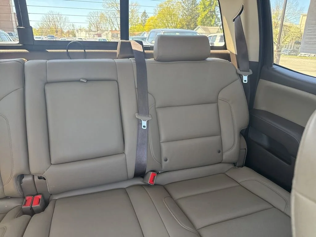 Used 2018 IRIDESCENT PEARL TRICOAT Chevrolet LTZ image 16