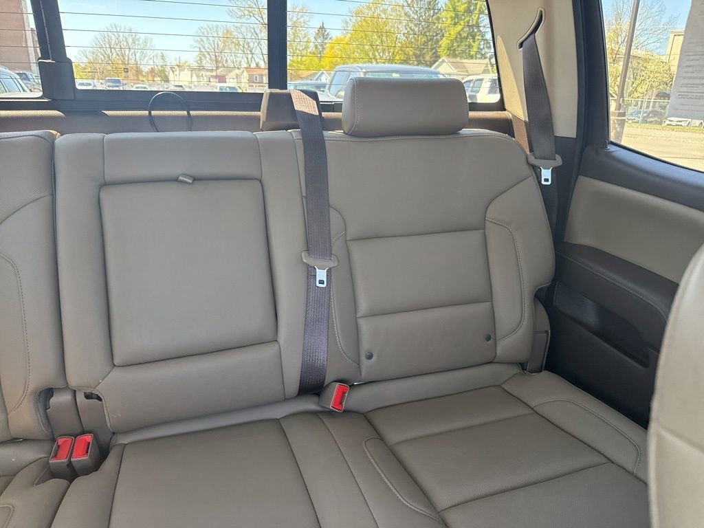 Used 2018 IRIDESCENT PEARL TRICOAT Chevrolet LTZ image 16