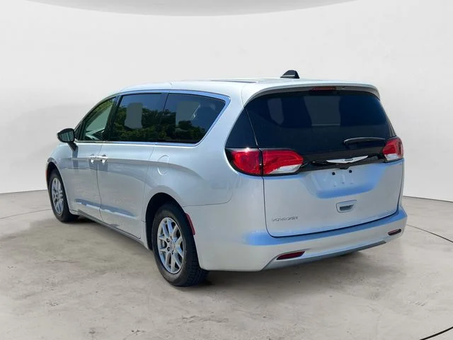 Used 2023 Silver Chrysler LX image 3