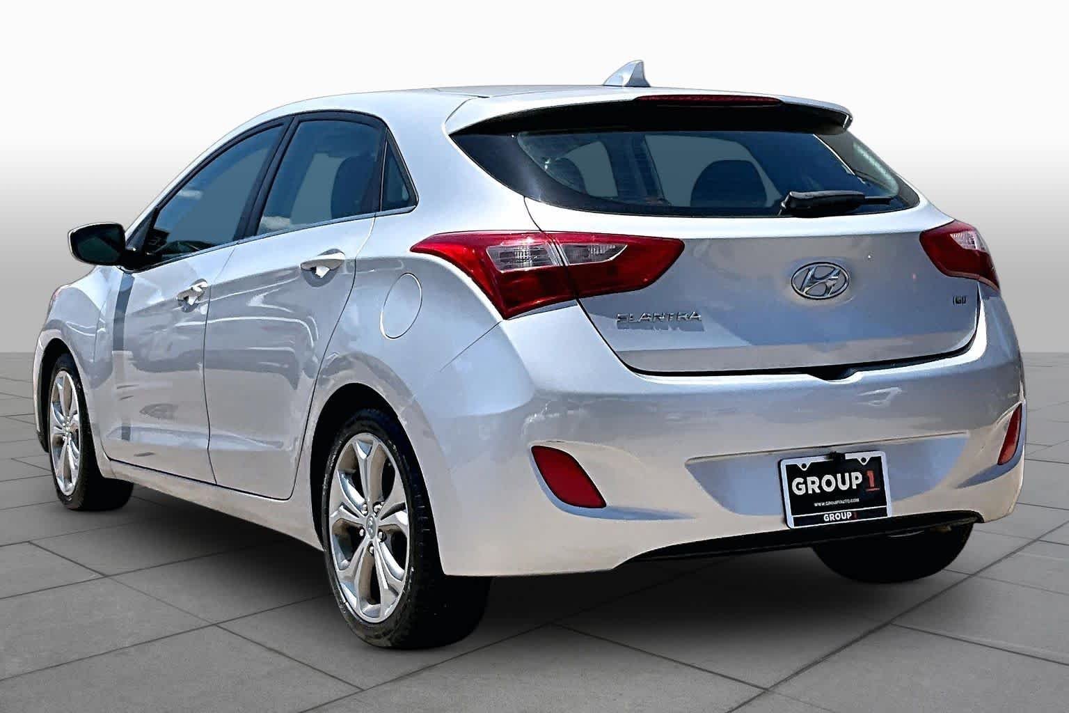 Used 2013 Shimmering Silver Hyundai  image 12