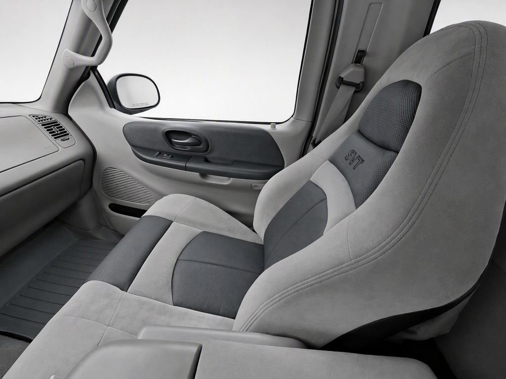 Used 2001  Ford SVT Lightning image 29