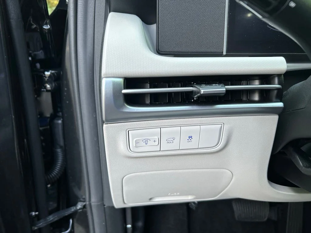Used 2026 Black Hyundai SEL image 25