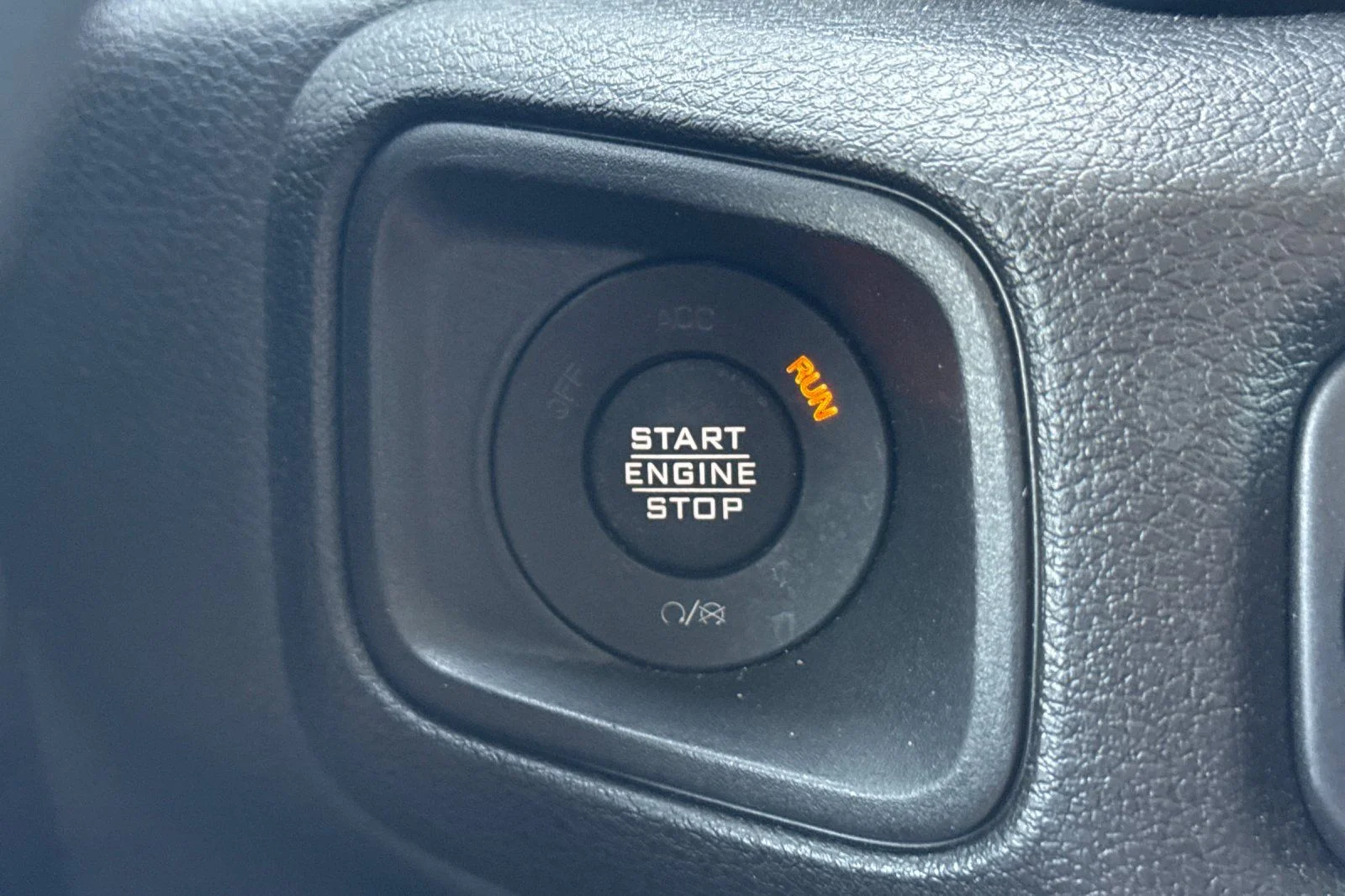 Used 2025 White Jeep Sport S image 20