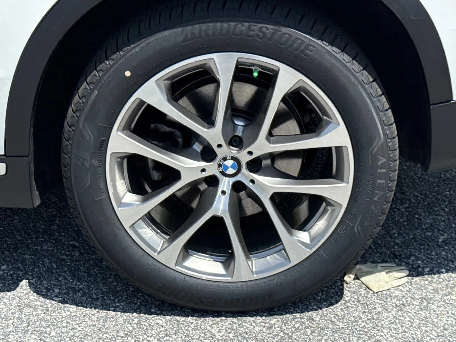 Used 2024 Alpine White BMW xDrive40i image 12