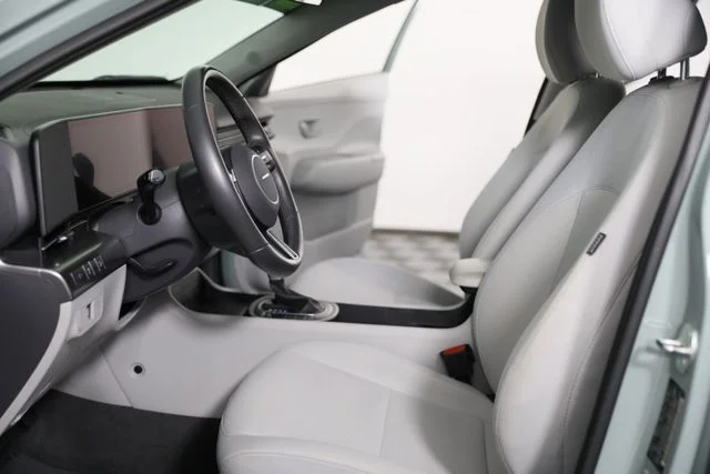 Used 2025 Green Hyundai SEL image 17