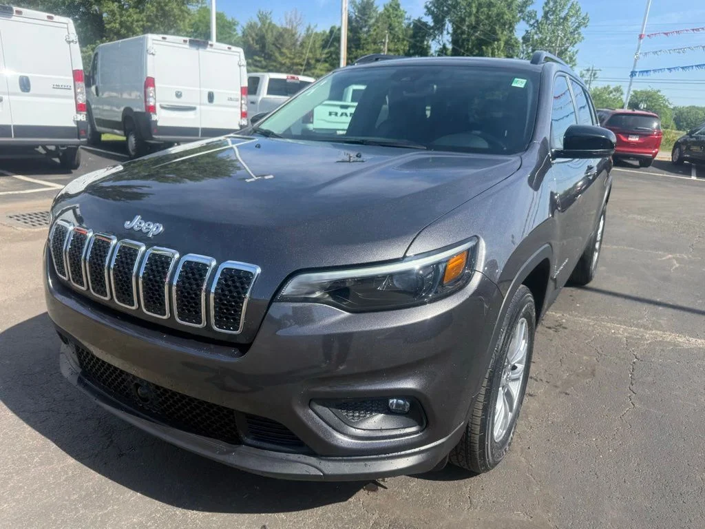 Used 2022 Gray Jeep Latitude Lux image 7