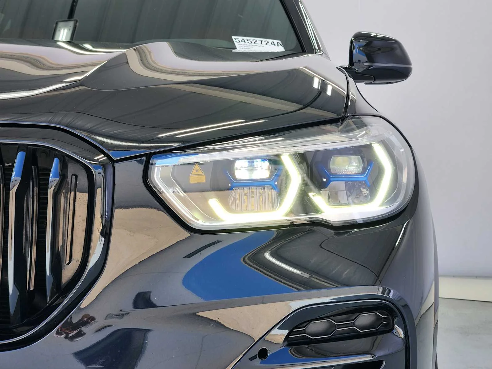 Certified Used 2022 Black Sapphire Metallic BMW sDrive40i image 5