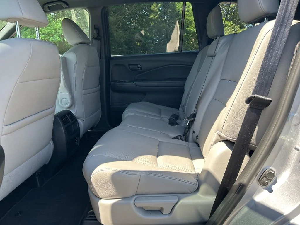 Used 2022 Silver Honda EX-L image 21