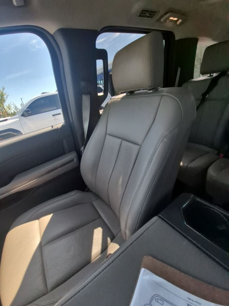 Used 2019 White Platinum Clearcoat Metallic Ford XLT image 10