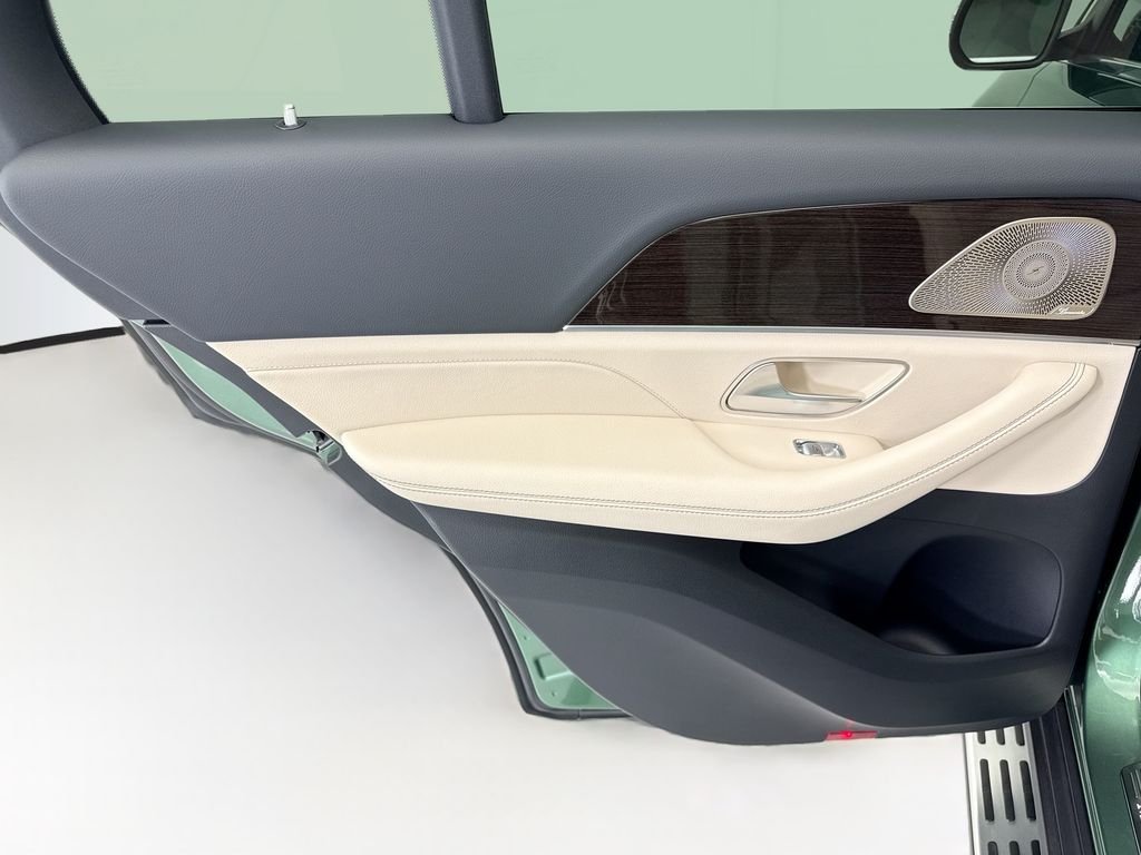 New 2026 MANUFAKTUR Ireland Mid Green Metallic Mercedes-Benz GLE 350 image 25