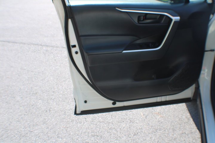 2021 Toyota RAV4 LE - Photo 6