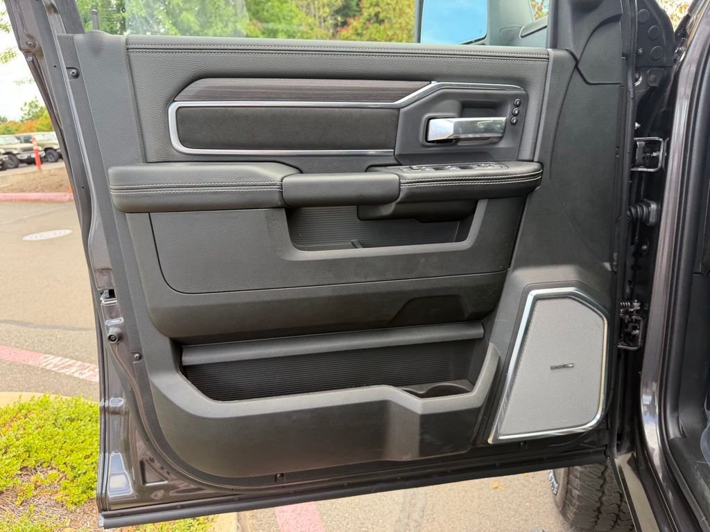 New 2026 Granite Crystal Metallic Clear-Coat Exterior Paint RAM Laramie image 11
