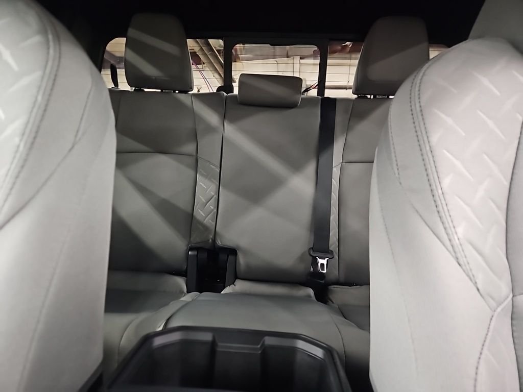 2025 Toyota Tacoma SR5 - Photo 20