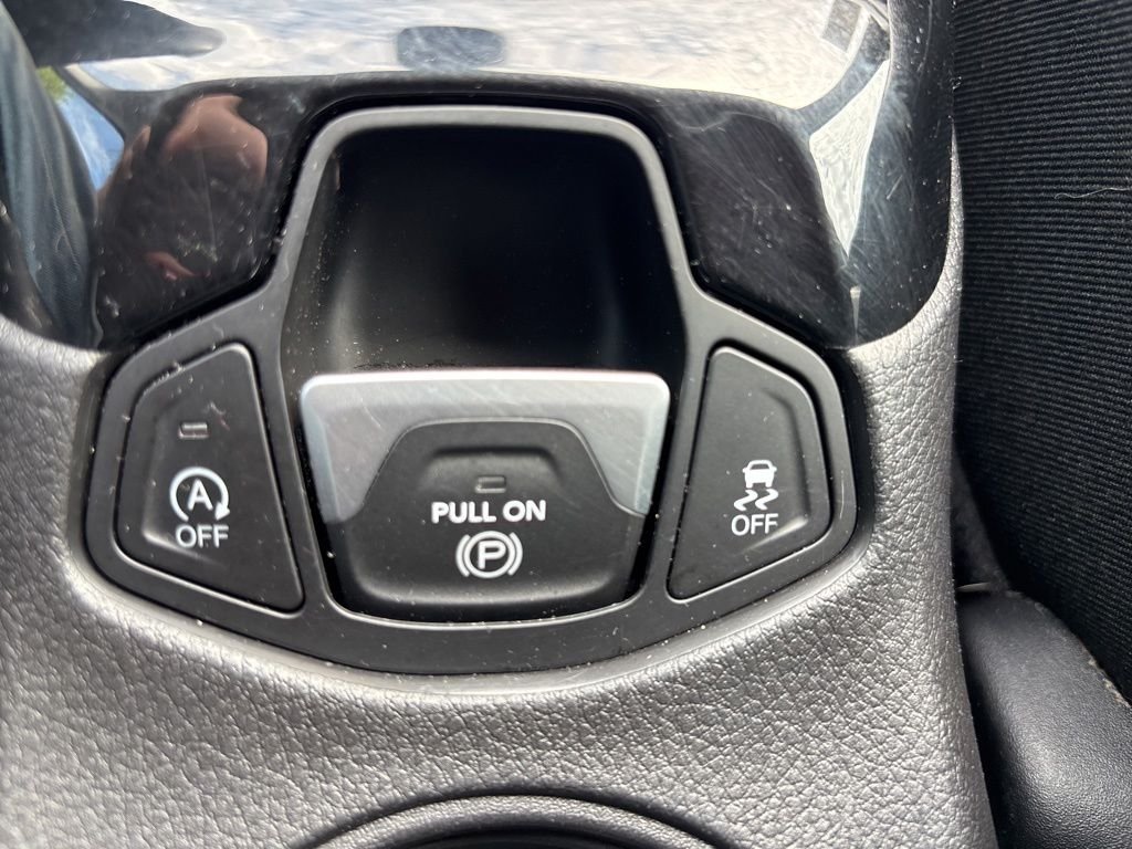 Used 2017 Green Jeep Limited image 28