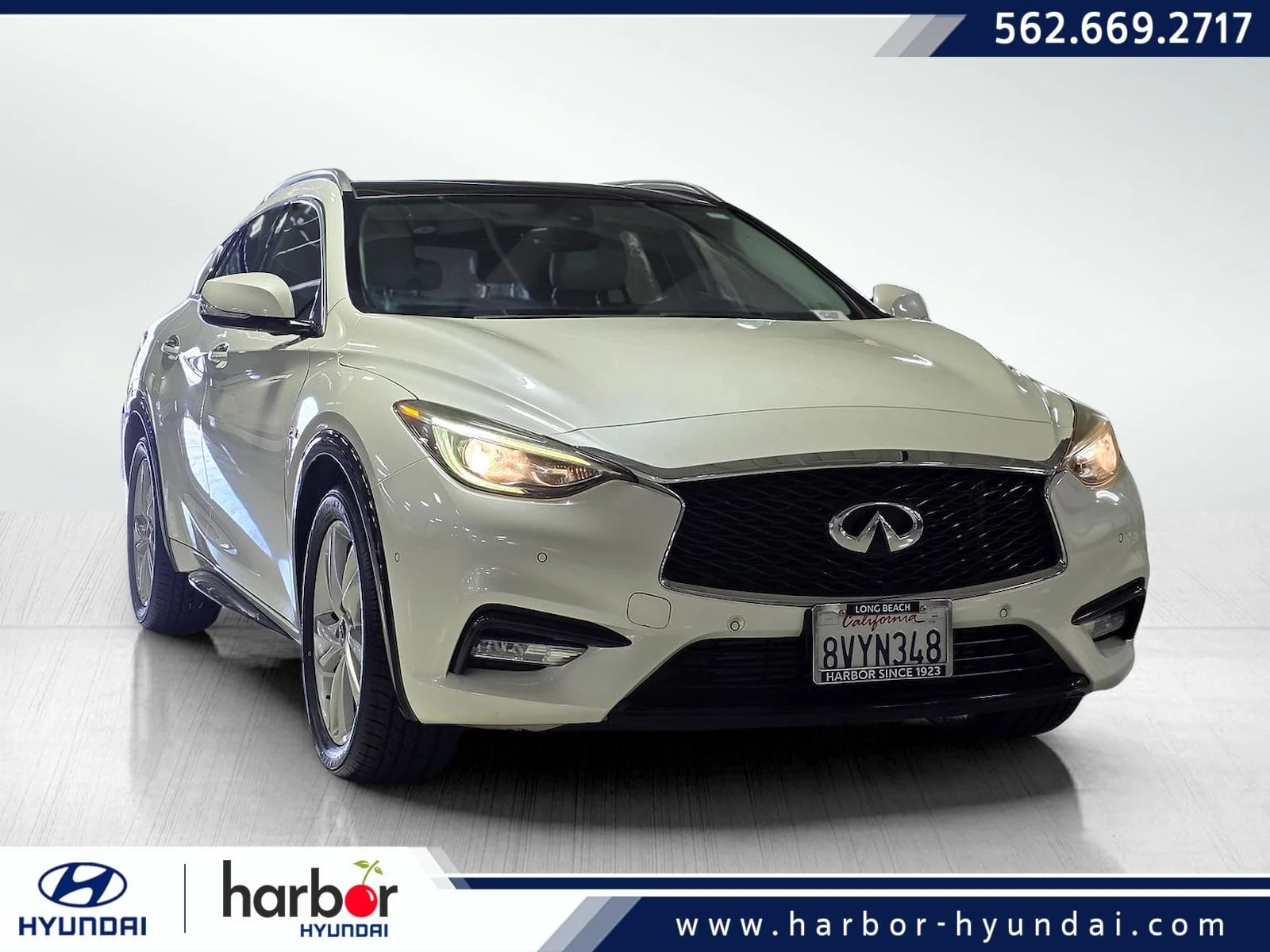 2017 INFINITI QX30 Premium