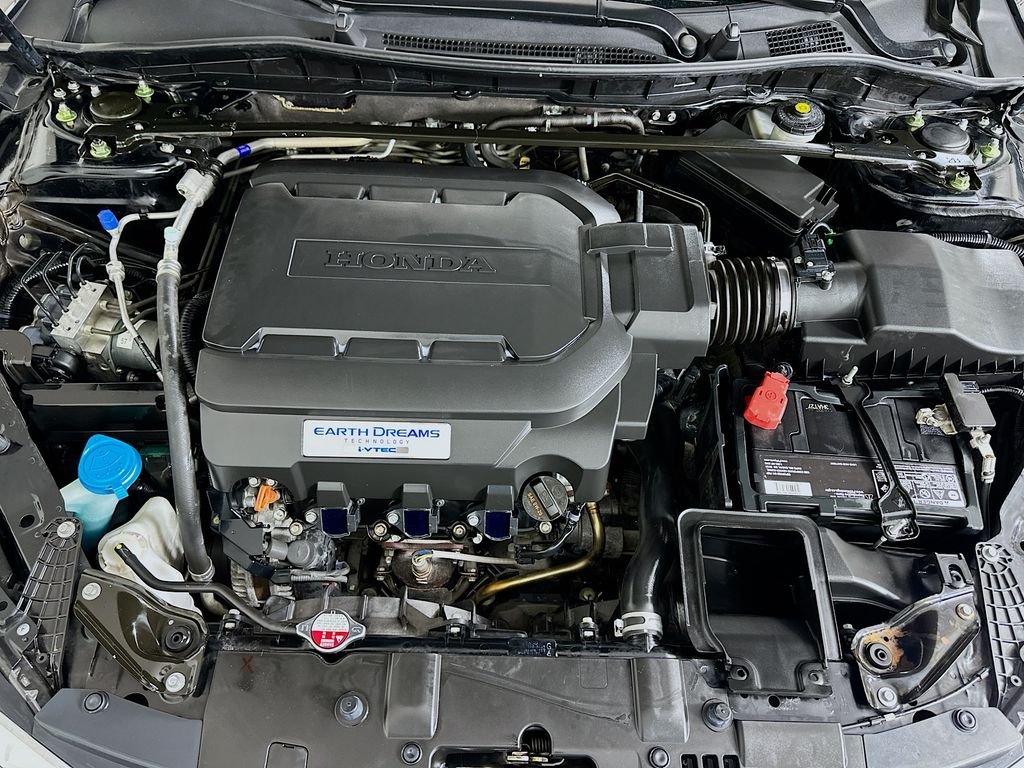 Used 2017 Crystal Black Pearl Honda Touring image 31