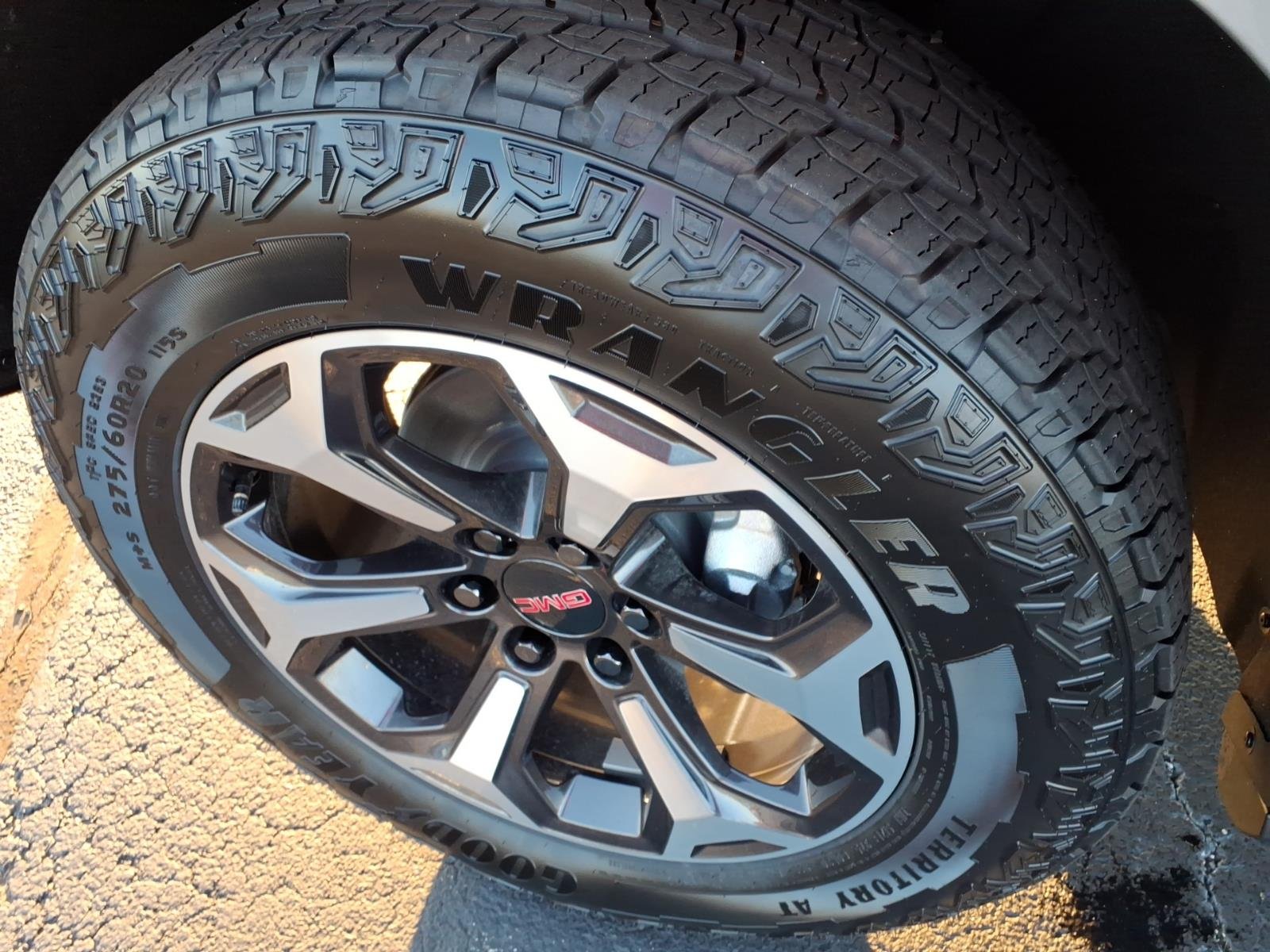 2026 GMC Yukon AT4 Ultimate - Photo 18