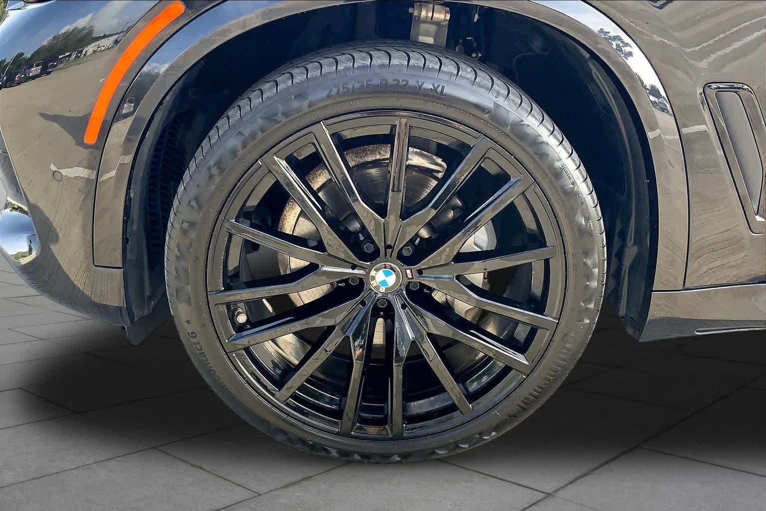 Used 2022 Black Sapphire Metallic BMW xDrive40i image 11