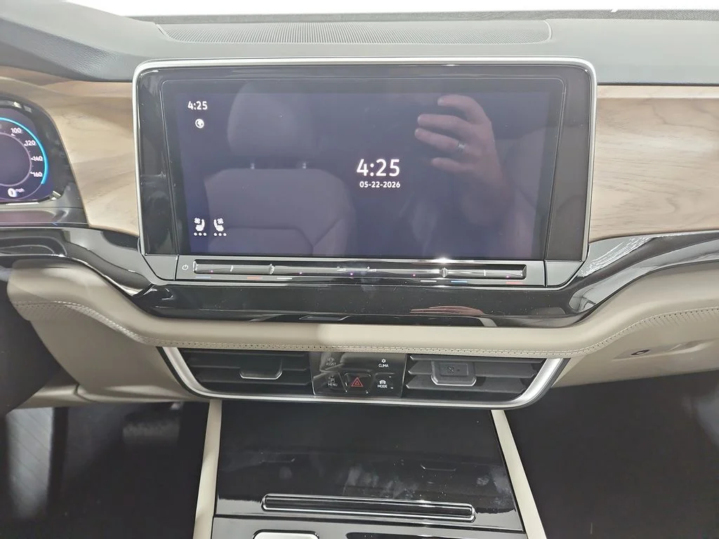 New 2026 White/off-white Volkswagen 2.0T SE w/Technology image 18