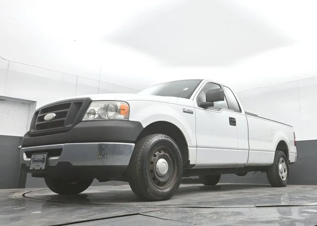 Used 2007 White Ford  image 38