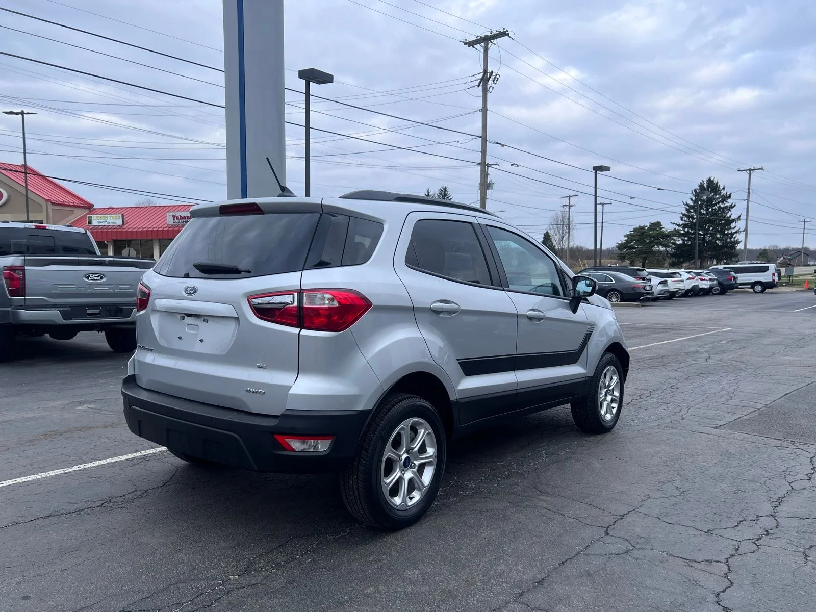 Used 2022 Silver Metallic Ford SE image 7