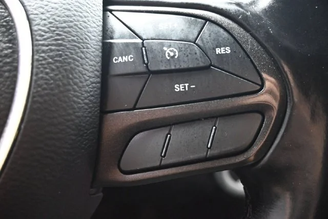 Used 2021 White Dodge SXT image 19