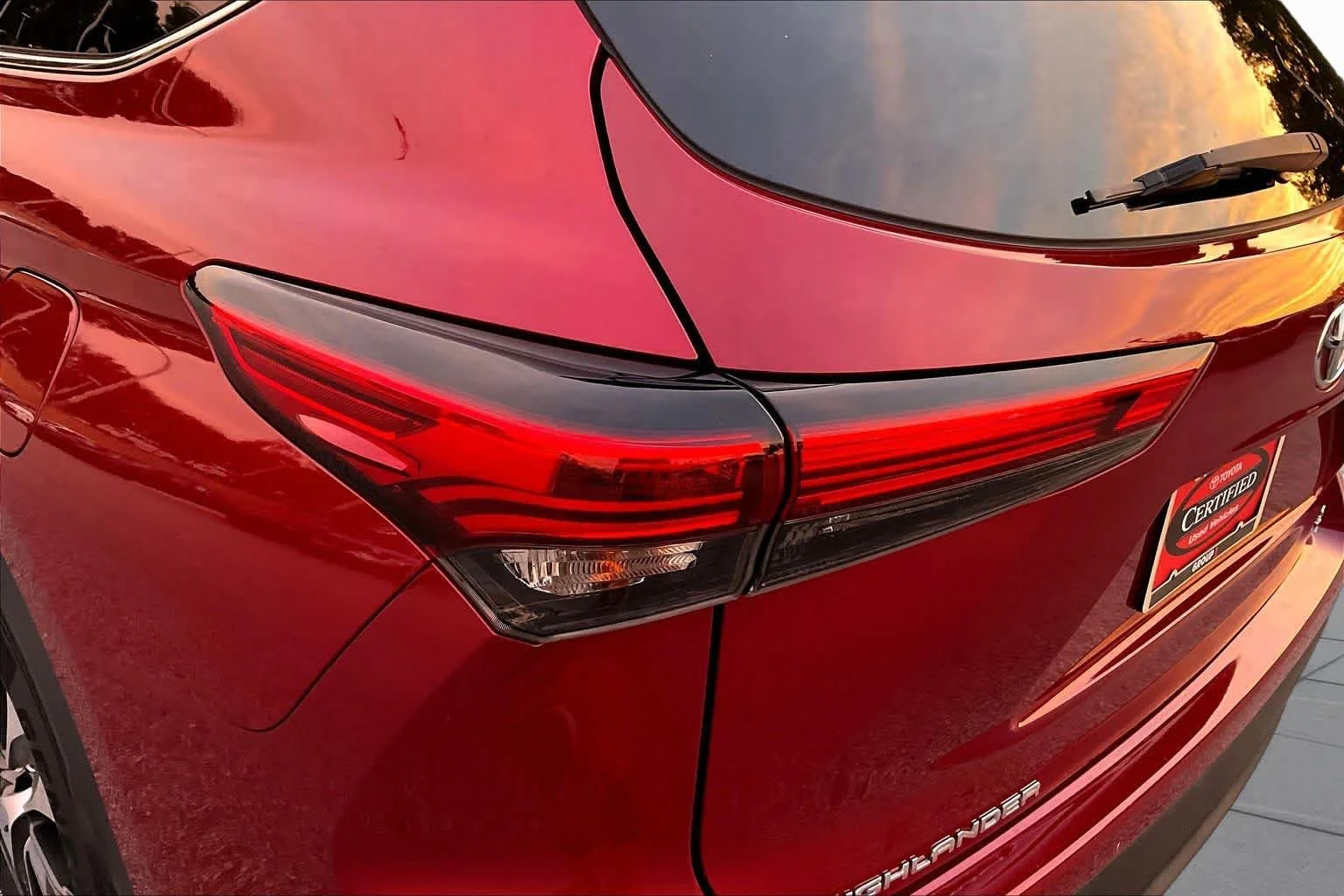 Used 2022 Ruby Flare Pearl Toyota XLE image 29