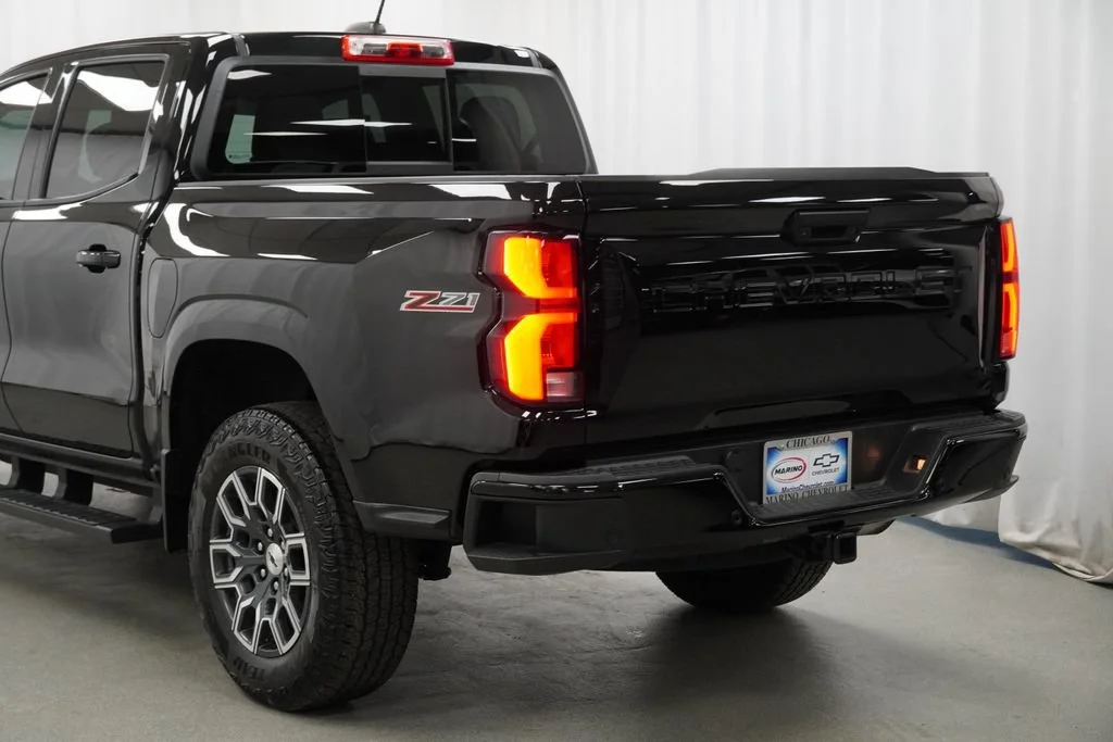 Used 2024 Black Chevrolet Z71 image 37